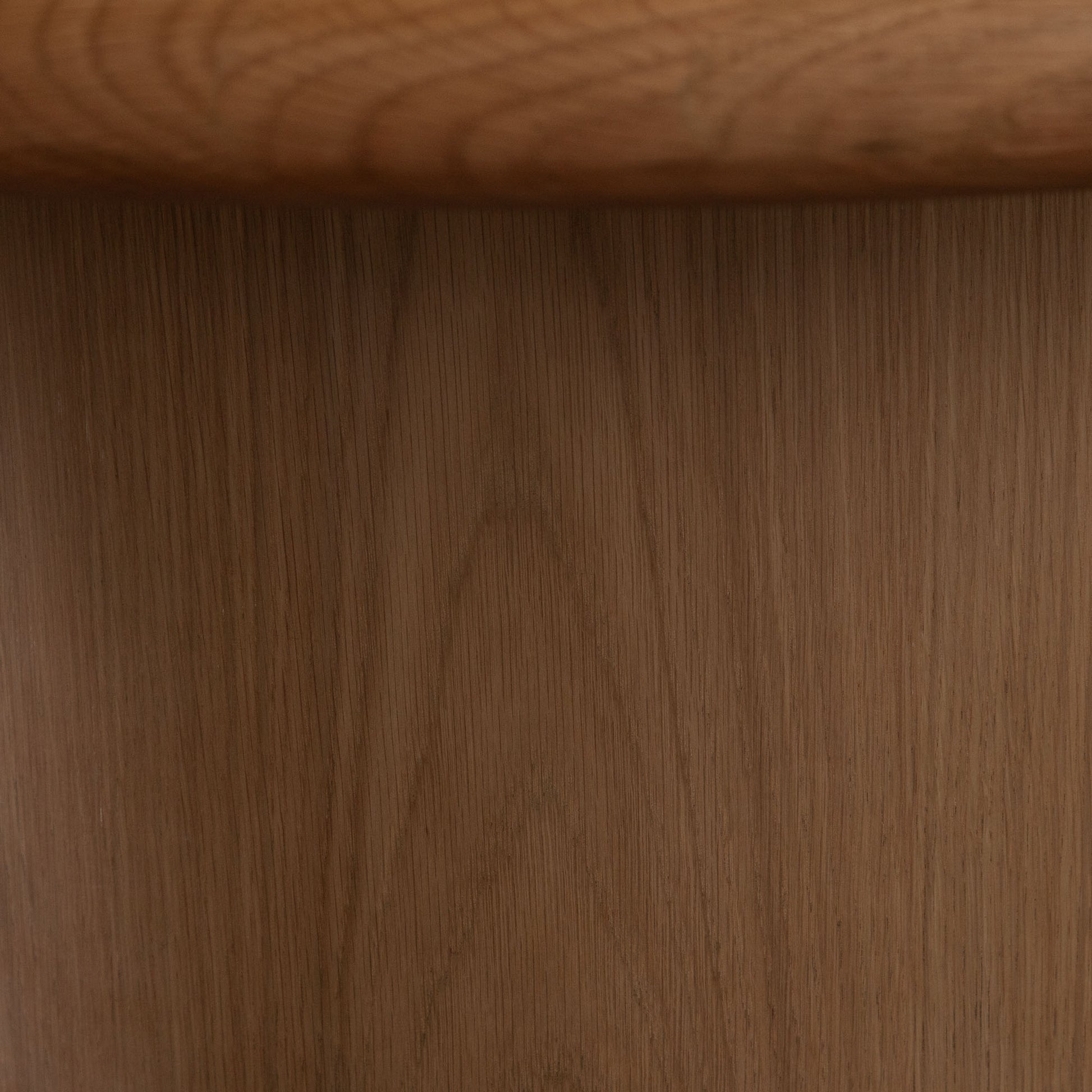 Campbell Round Pedestal Cocktail Table