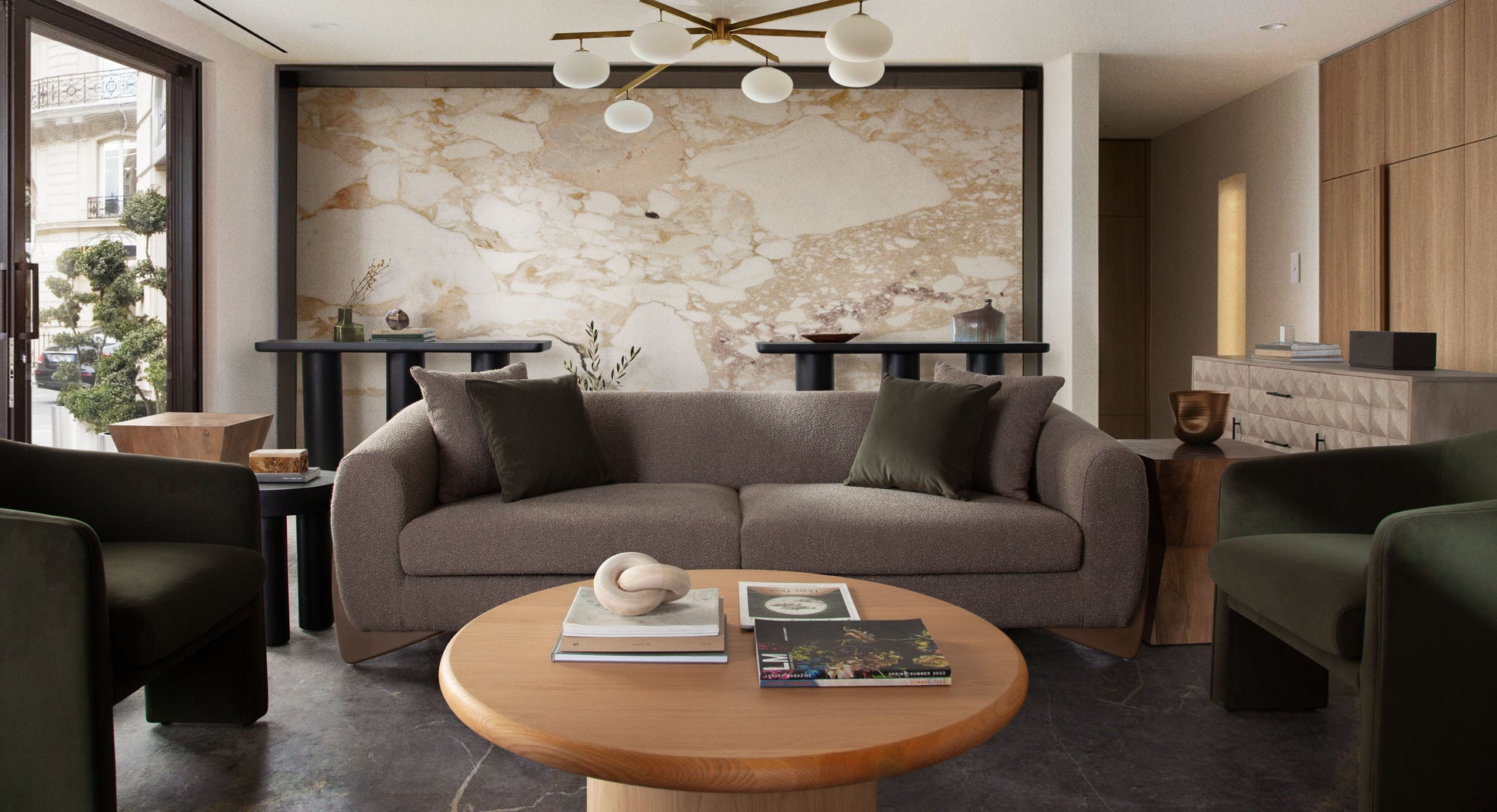 Campbell Round Pedestal Cocktail Table
