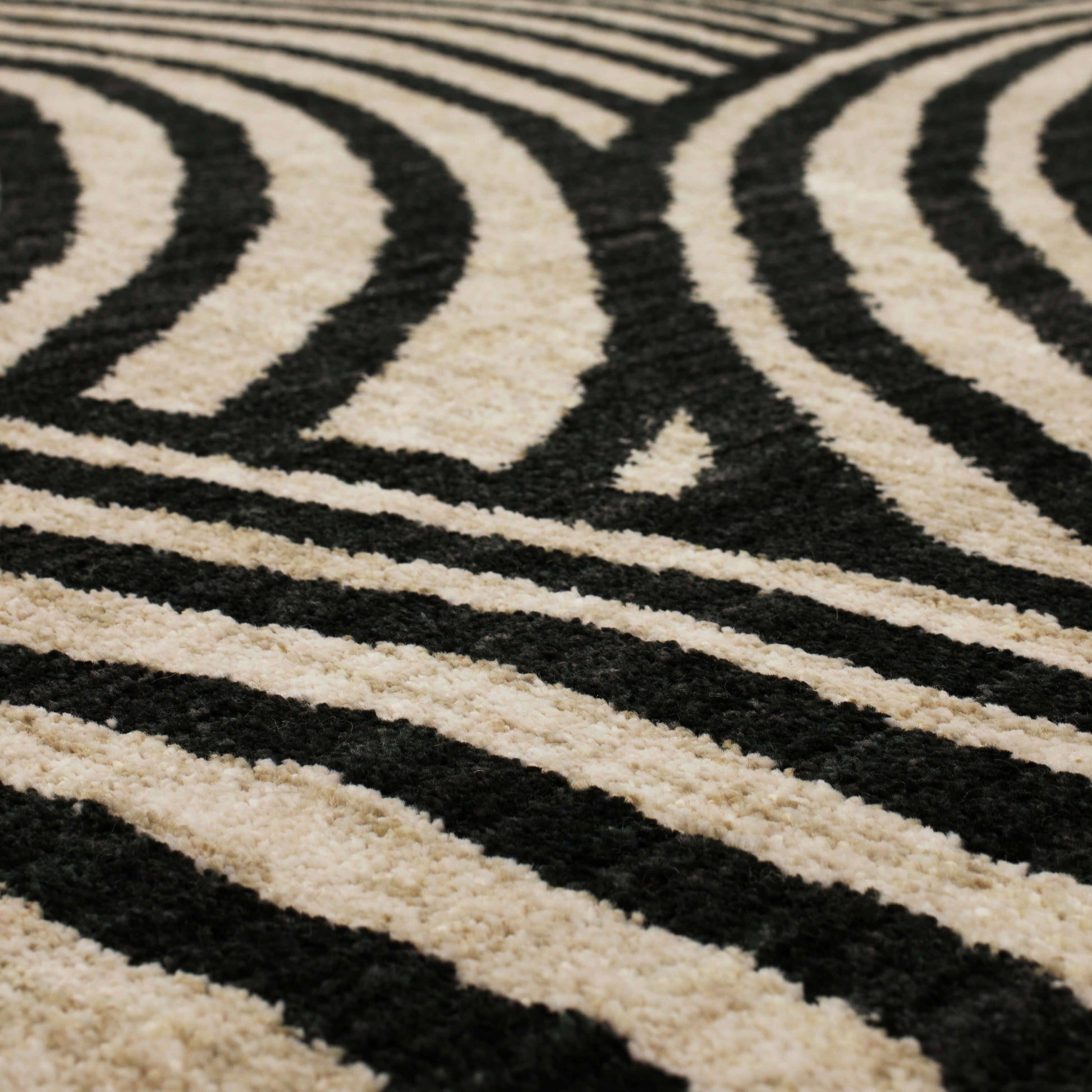 Bosco Remolino Rug in Onyx - Elite Maison